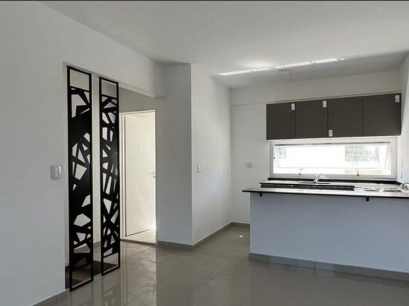 Tríplex de tres ambientes con cochera