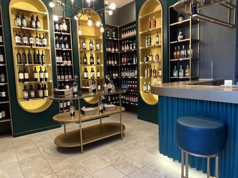 Vendo vinoteca y bar