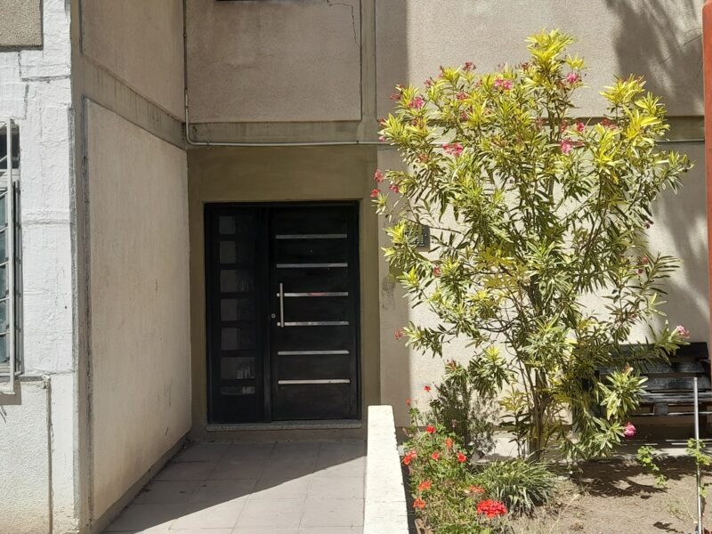 VENDO Dpto. 2 dormitorios B° 252 viv. sobre Avenida