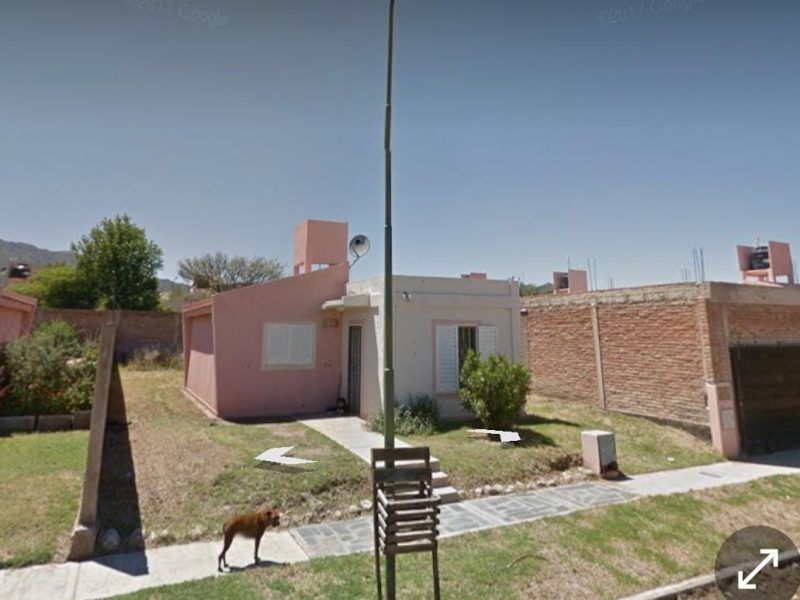 2 habitacion, comedor, baño, todos los servicios.