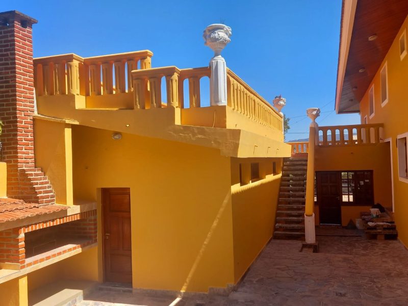 Casa de lujo, con diseño madera interna