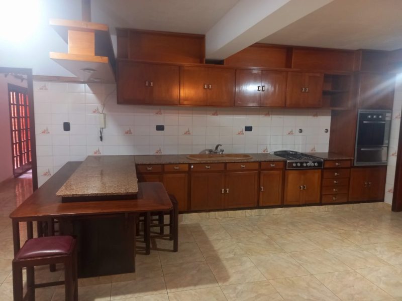 Casa de lujo, con diseño madera interna
