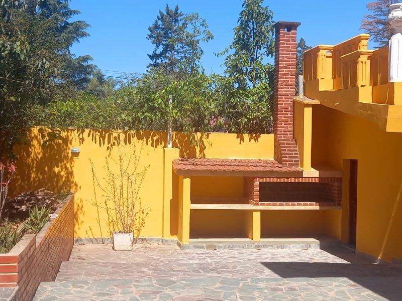 Casa de lujo, con diseño madera interna