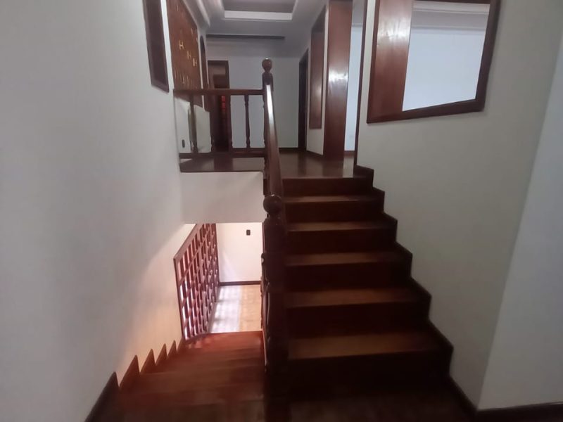 Casa de lujo, con diseño madera interna