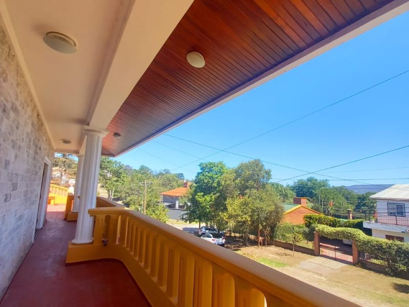 Casa de lujo, con diseño madera interna
