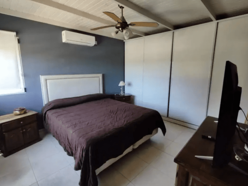 VENDO CASA CON PILETA