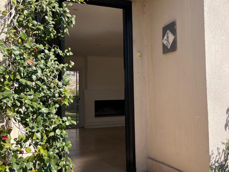 DUEÑO VENDE CASA BARRIO PRIVADO