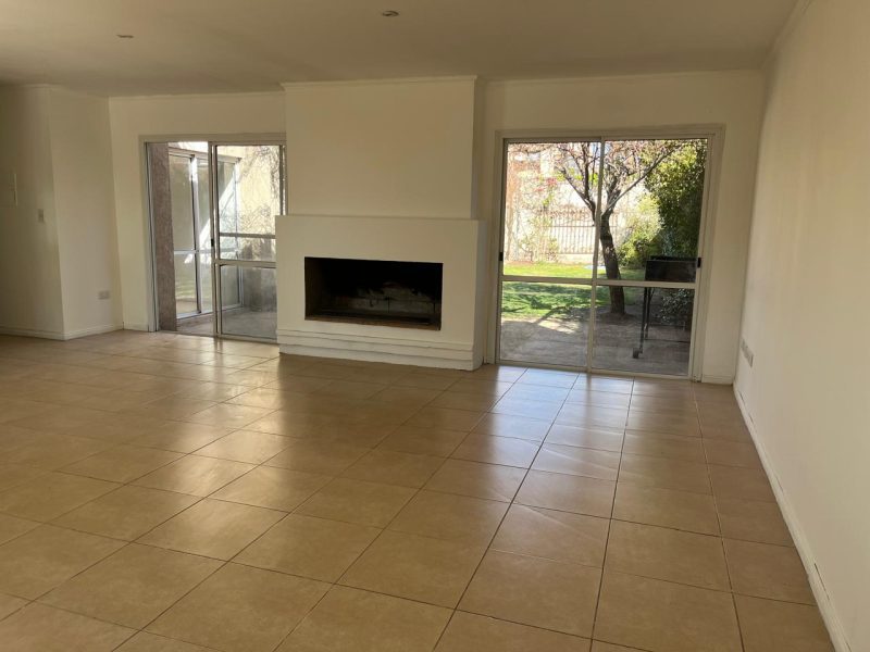 DUEÑO VENDE CASA BARRIO PRIVADO