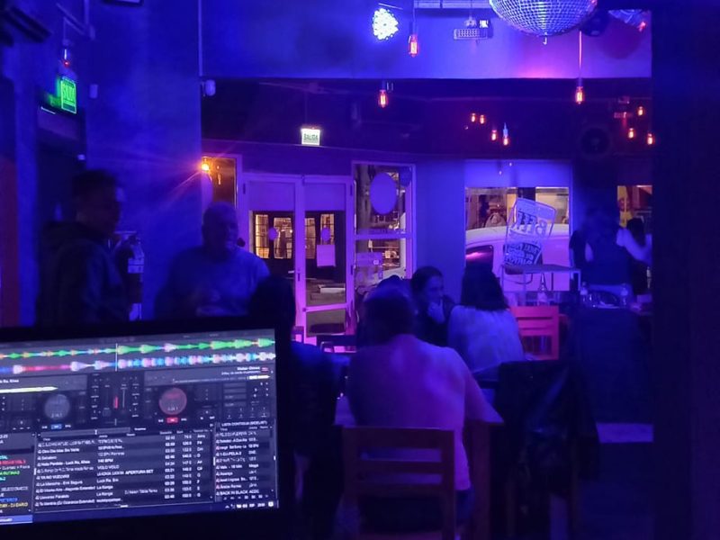 Vendo fondo de comercio Bar-Cafeteria