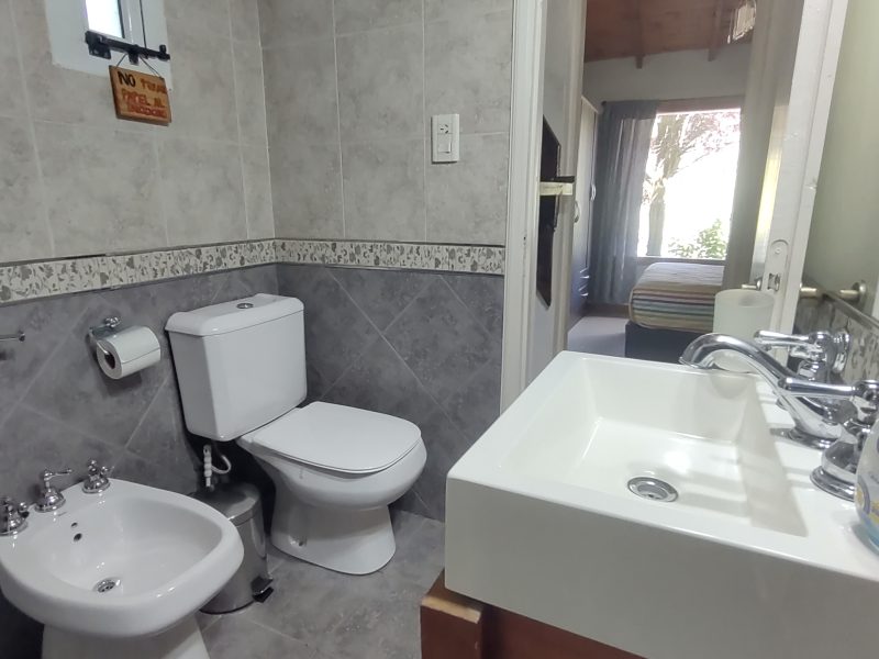BARILOCHE-DUEÑO VENDE LOTE CON 3 CASAS