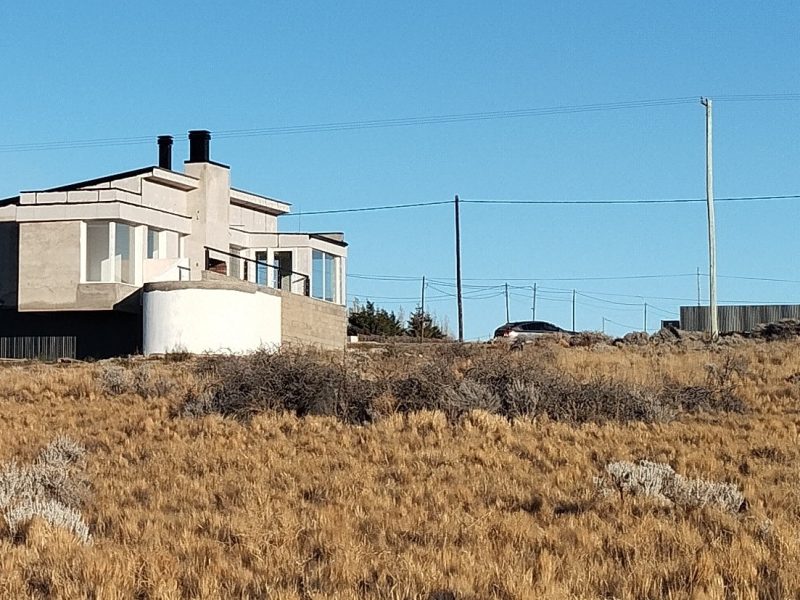 DUEÑO VENDE TERRENO FRENTE AL LAGO B° RESIDENCIAL - EL CALAFATE