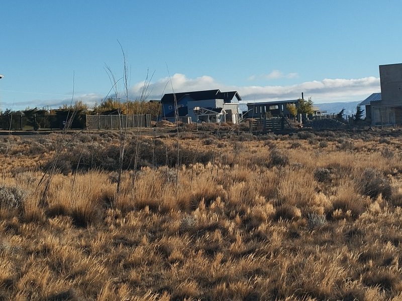 DUEÑO VENDE TERRENO FRENTE AL LAGO B° RESIDENCIAL - EL CALAFATE
