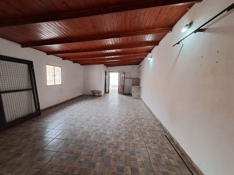 Venta de casa en jose c paz. Céntrico/ precio charlable