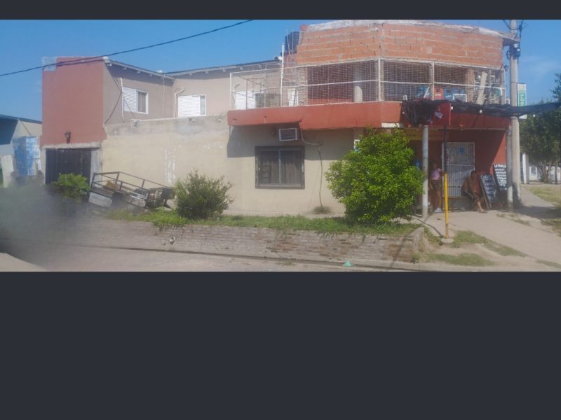 Casa 2 plantas con local