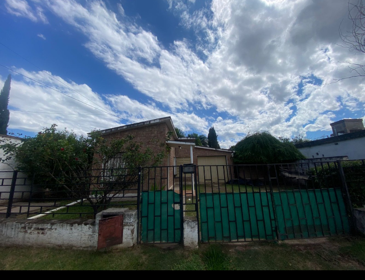 Dueño vende casa en Córdoba us 60.000- O permuto por campo