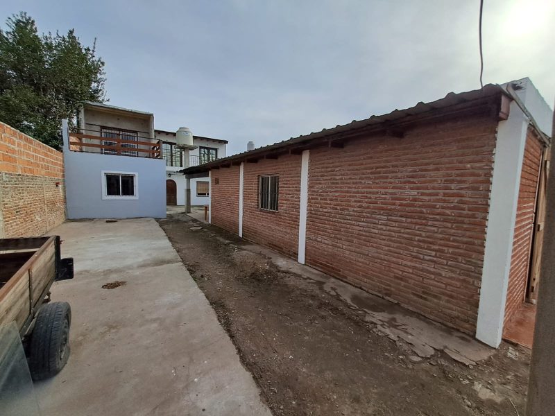 Venta de casa en jose c paz. Céntrico/ precio charlable