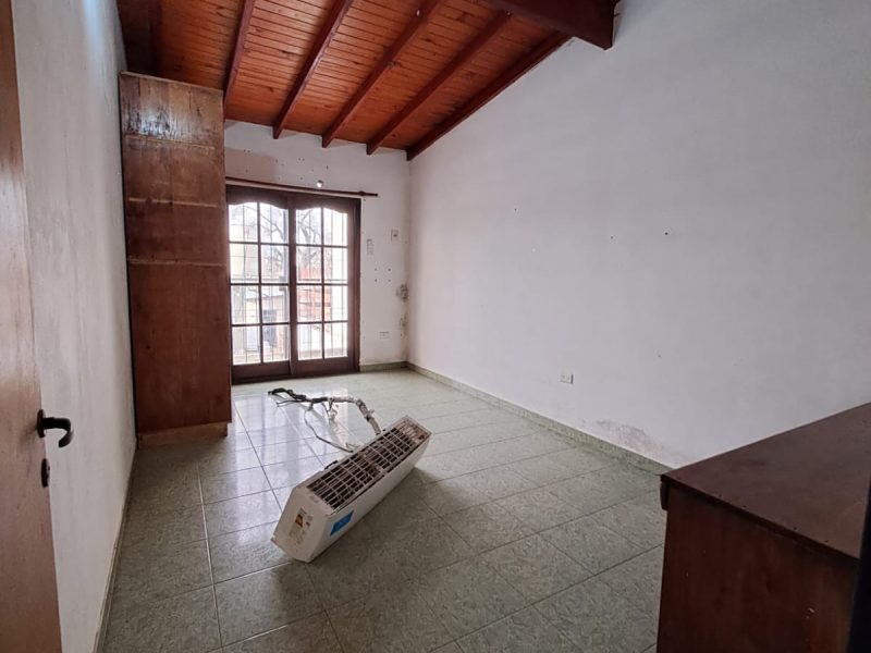 Venta de casa en jose c paz. Céntrico/ precio charlable