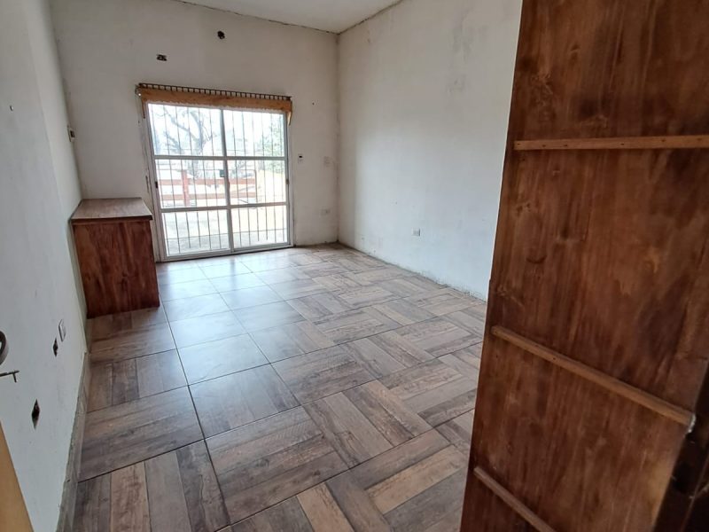 Venta de casa en jose c paz. Céntrico/ precio charlable