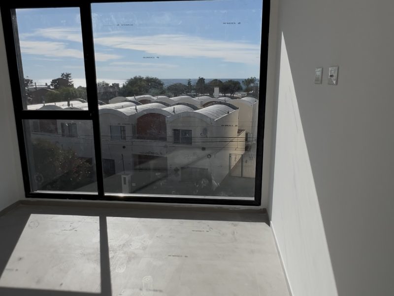 Departamento de tres ambientes en venta con linda vista al mar