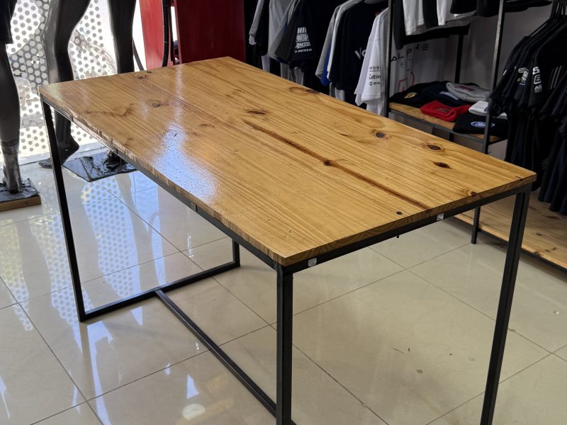 Última Vuelta Indumentaria, un local innovador sin competencias en la zona ni en