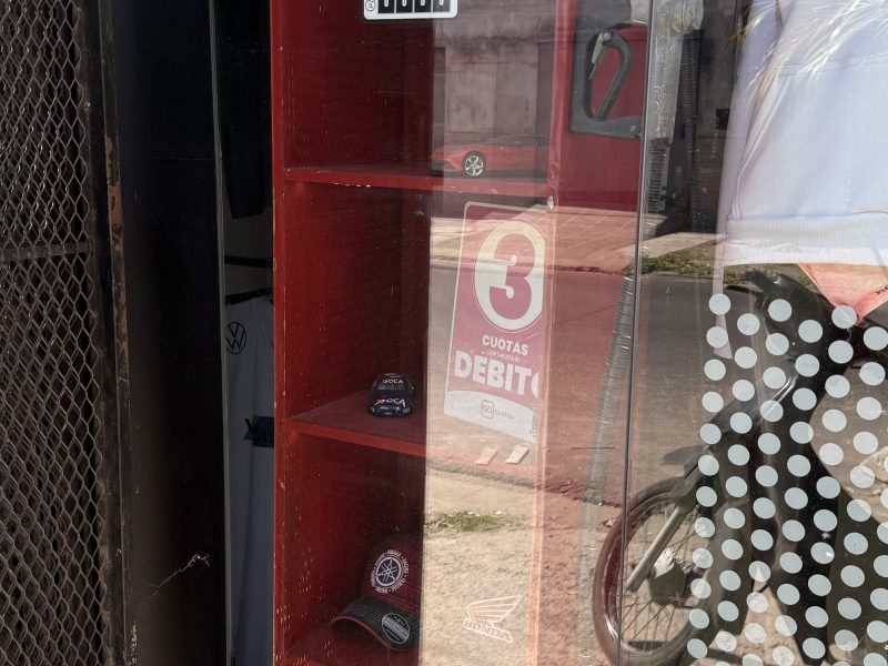 Última Vuelta Indumentaria, un local innovador sin competencias en la zona ni en